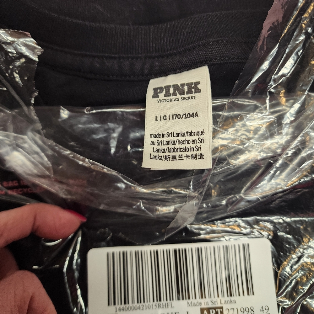 SZ LG VS PINK PURE BLACK DIAMANTE CAMPUS TEE. - Picture 3 of 4
